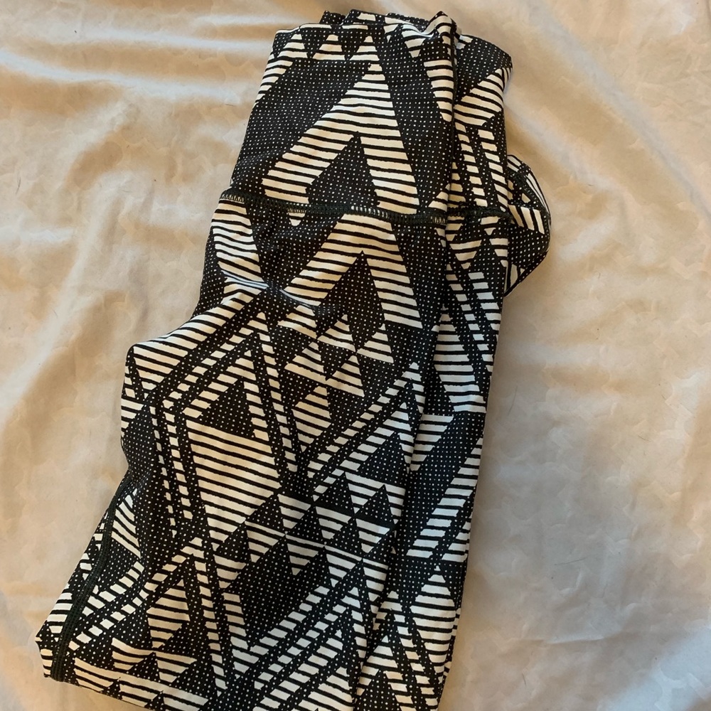 Aerie cropped geometric patterned leggings